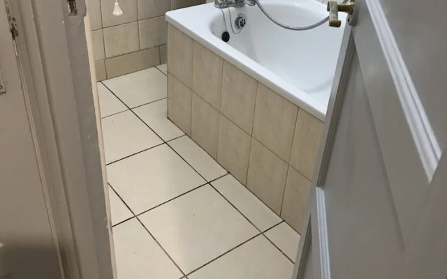 Charming 3-bed Flat in London