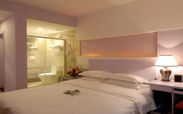 Huating Holiday Inn