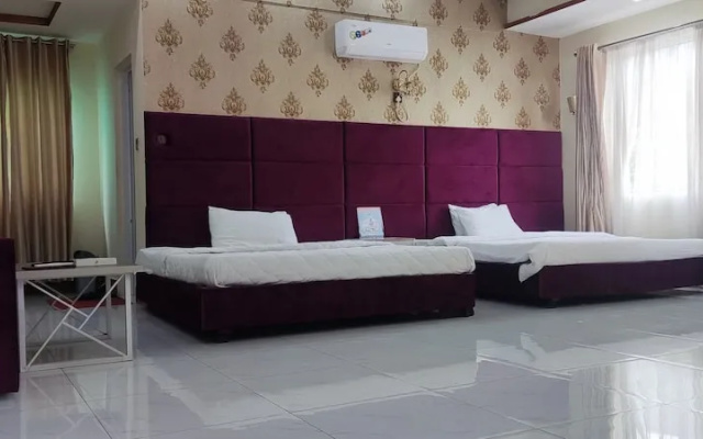 Hotel Pine Track