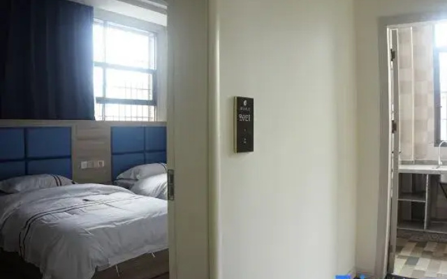 Longshan Ouku Trendy Apartment (Huangcang Middle School)