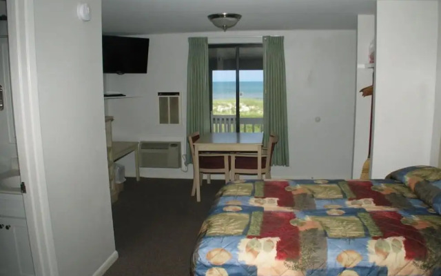 Beach House Inn and Suites