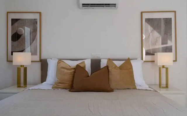 Sienna Townhouse by Staycom