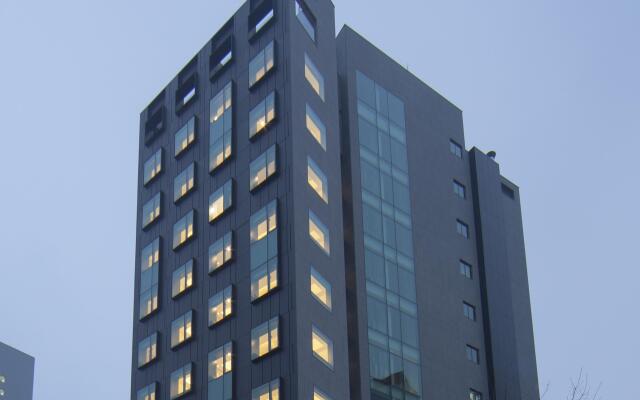 STAY B Hotel Myeongdong вид на фасад