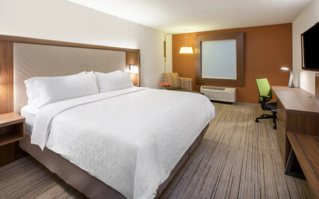 Holiday Inn Express & Suites Woodside LaGuardia Airport by IHG