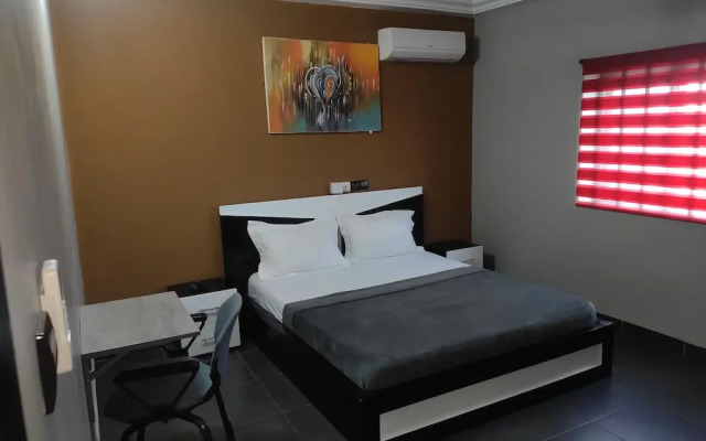 Royal Blue Guest House & Bar
