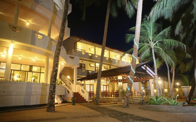 Отель Oasey Beach Hotel Шри-Ланка, Индурува - 2 отзыва об отеле, цены и фото номеров - забронировать отель Oasey Beach Hotel онлайн вид на фасад