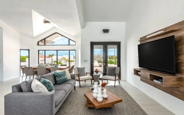 Villa Pelican Bay