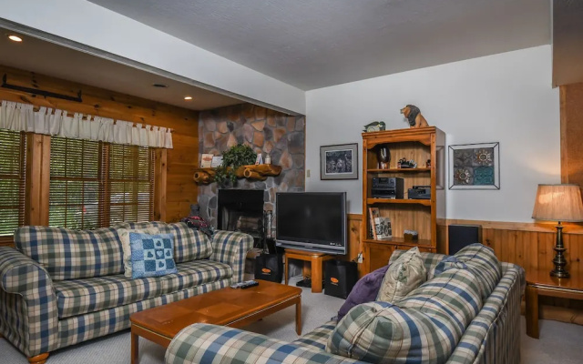 Rock Lodge Cabin 4 Bedroom House