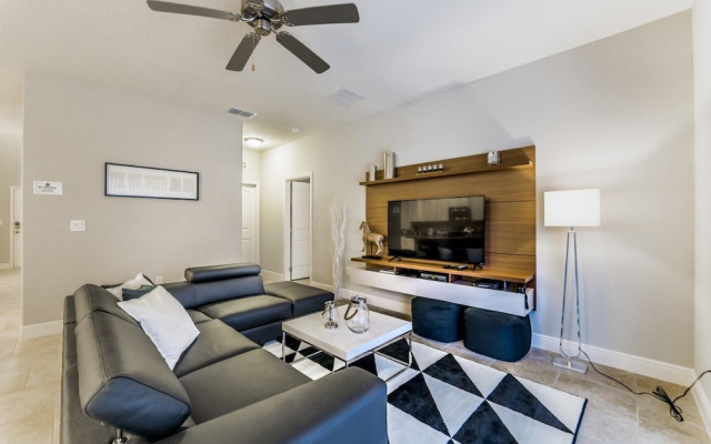 Oakbourne Avenue 5369