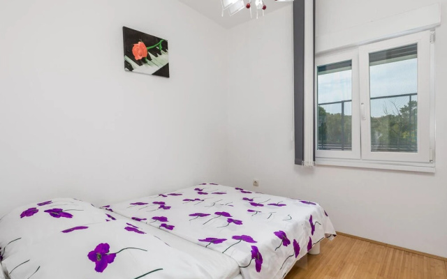 Nice Home in Vrh With Wifi and 1 Bedrooms