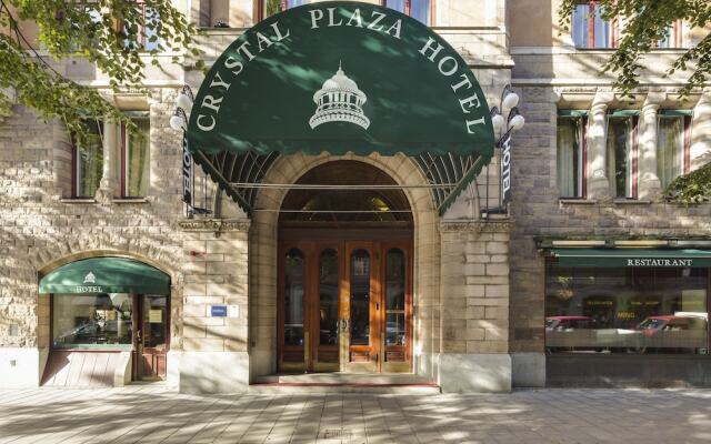 Crystal Plaza Hotel вид на фасад