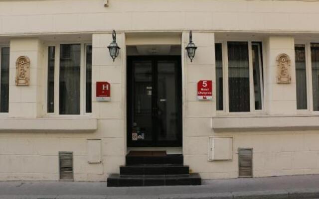 Hotel de l'Aveyron вид на фасад