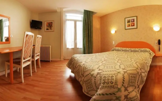 Hotel Universel