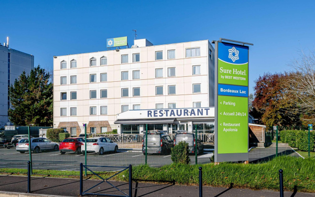 Kyriad Hotel Le Lac