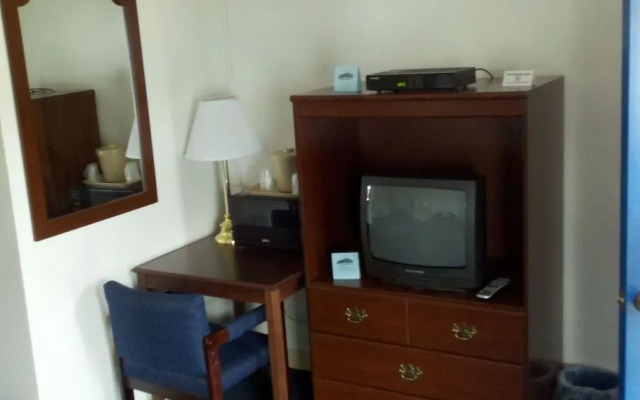 Four Oaks Lodging & RV Resort