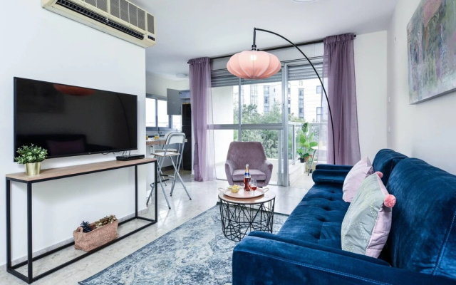 MAMAD - Apt with Balcony In the Heart of TLV