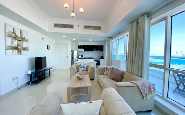 Luxe Apt with Panoramic Views and Terrace