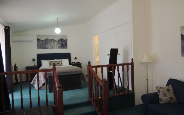 New England Motor Lodge