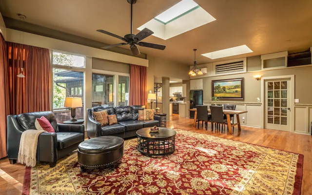 Highland Haven Creekside Inn