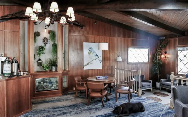 Bluebird Inn