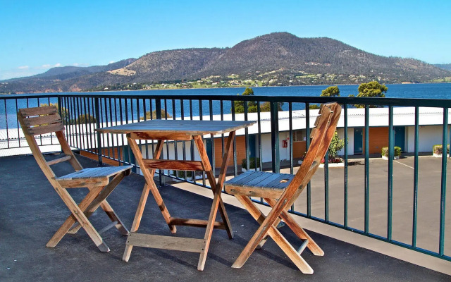 Riverfront Motel & Restaurant
