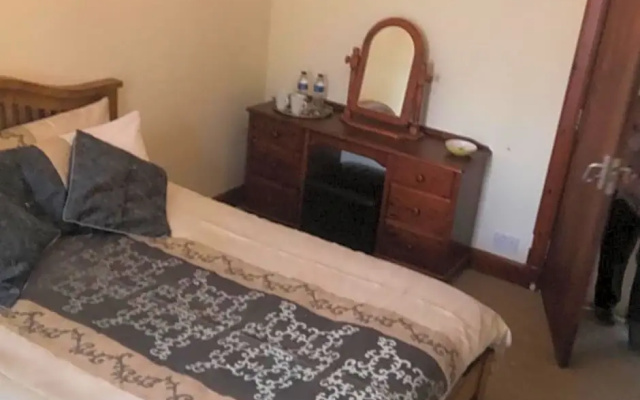 Prime location rooms in high street