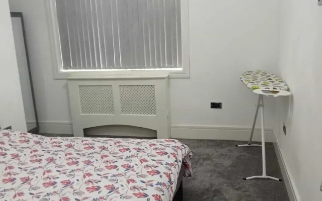 Charming 2-bed Apartment in Wolverhampton