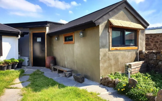 Jeju pension doldamnomo jip doldamjeom