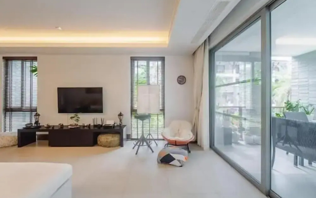 Elegant Beachfront 3BR Condo at Pearl of Naithon