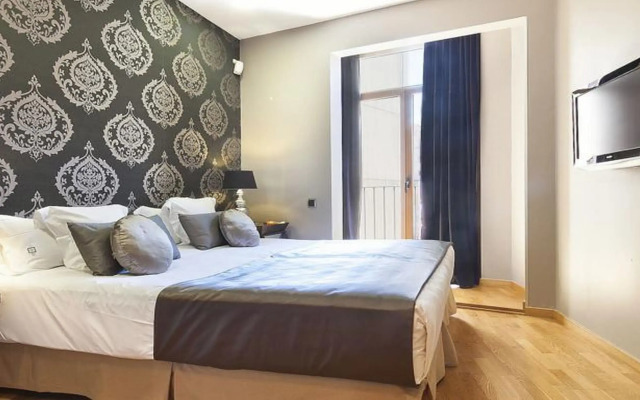 Splendom Suites