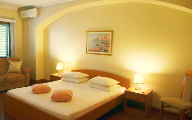 Americana Luxury Apartments