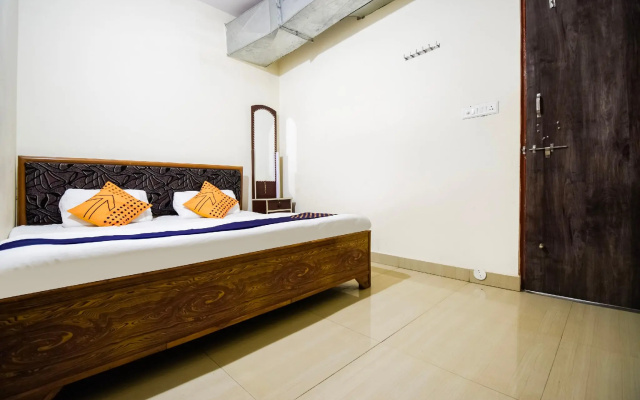 Pathak Guest House by OYO Rooms