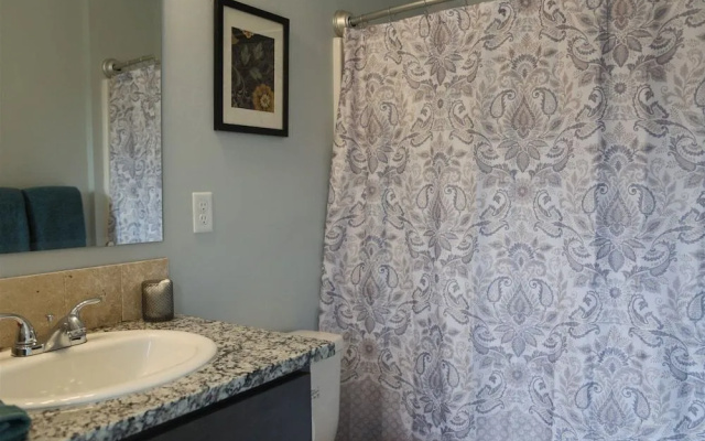 Smart-designed 2 Bed/2 Bath Home