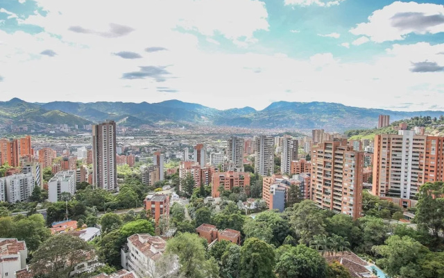Estudio Piso Alto Con Bacon Poblado La Frontera