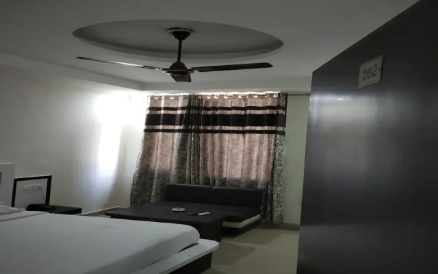 Oyo 24940 Mahadev Inn