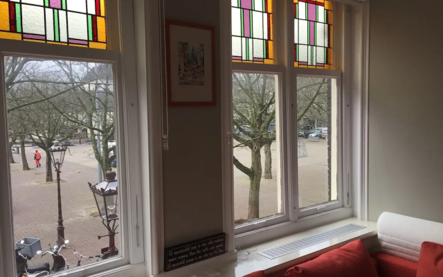 Lovely Studio With Canal Views