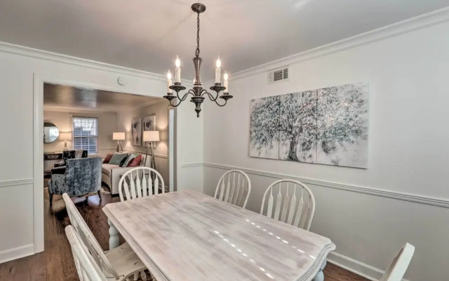 Walk to Broad St: Central Thomasville Condo