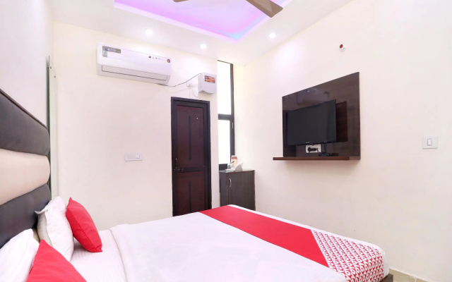OYO 16694 Hotel Kb Square