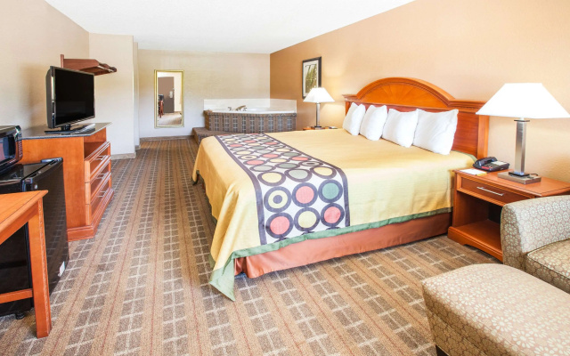 Super 8 by Wyndham Clinton
