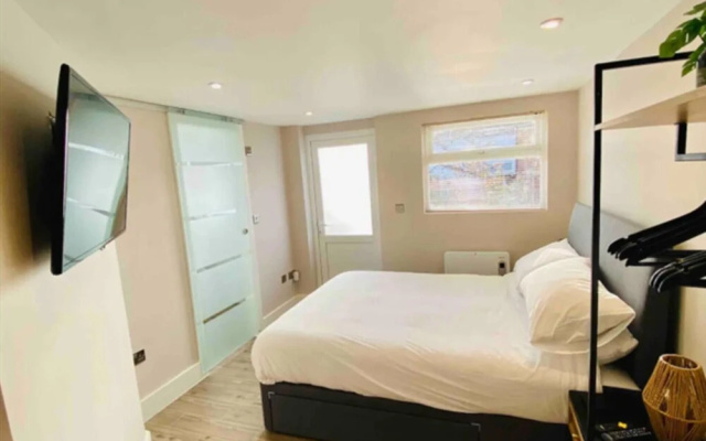 Charming 1-bed House in Lisburn