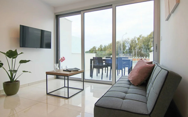 Phaedrus Living: Seaside Luxury Flat Harbour 104