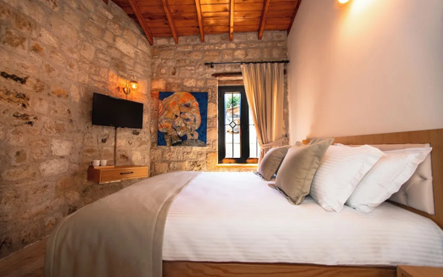 Atrium Suites