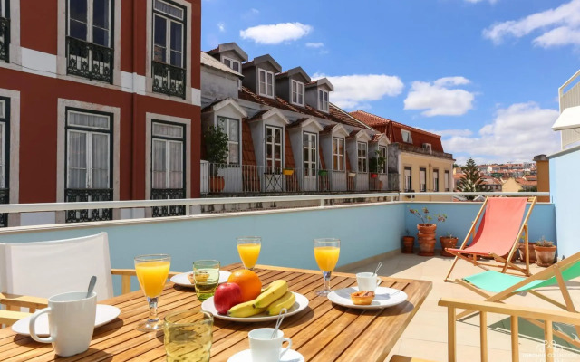 Azulejos' Charming Apartment with Terrace 2 by Lisbonne Collection