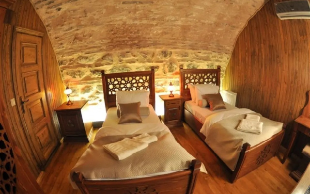 Issız Han Tarihi Butik Otel