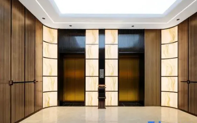 Translated into Longze Huili Hotel International