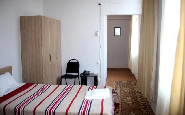 G-Bakuri Hotel
