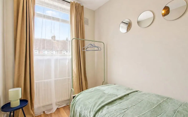 Wembley Garden Retreat 4BR Sleeps 7 Near Station