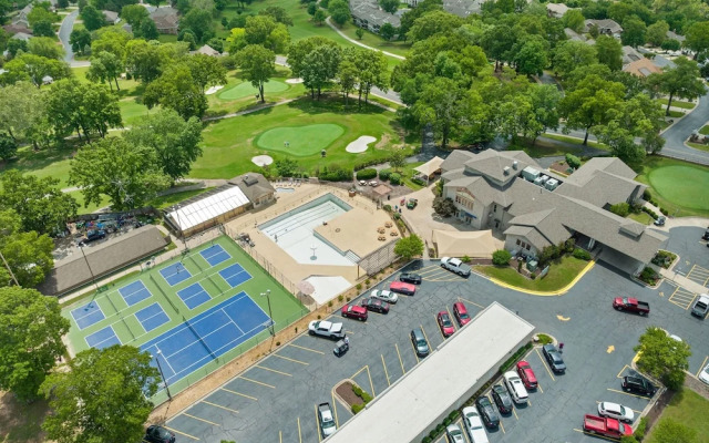 Bluffs Oasis 2 Bedroom Condo by RedAwning