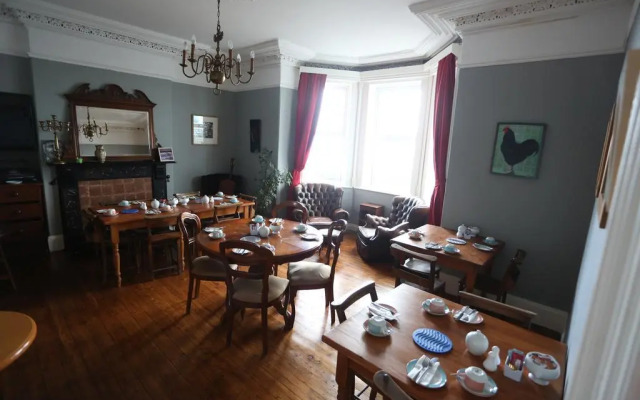 Rolling Wave Guesthouse