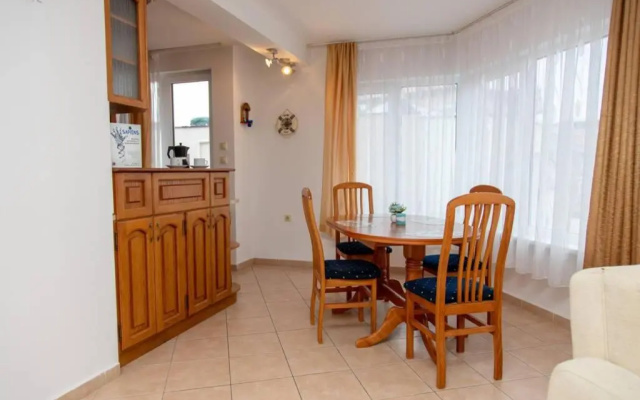 Convenient 1-Bedroom Flat next to Harmanite Beach